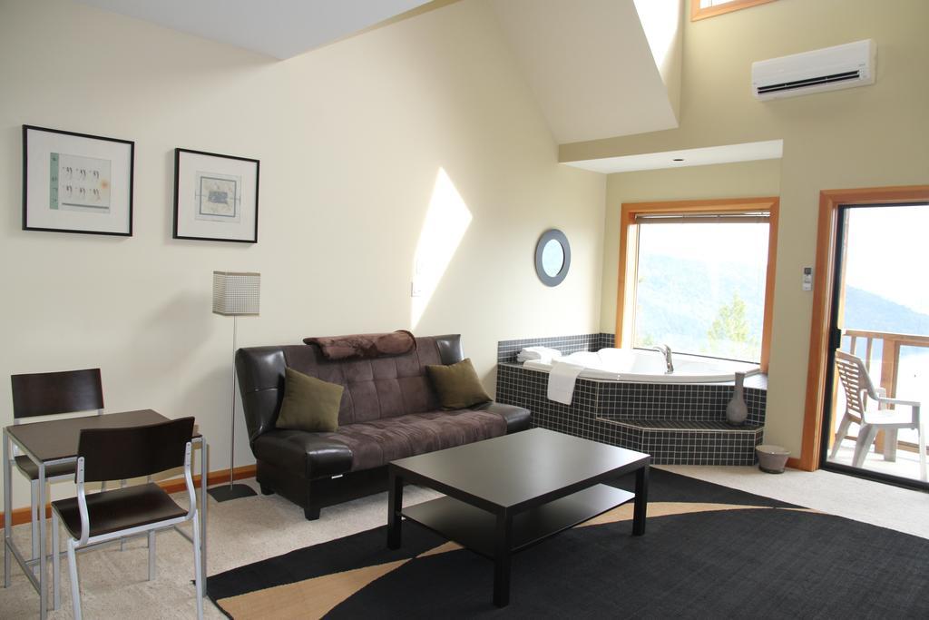 Moon Water Lodge Malahat 외부 사진
