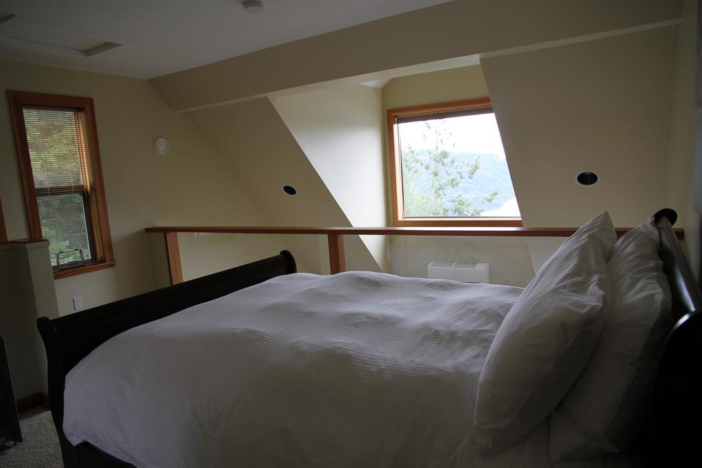 Moon Water Lodge Malahat 외부 사진