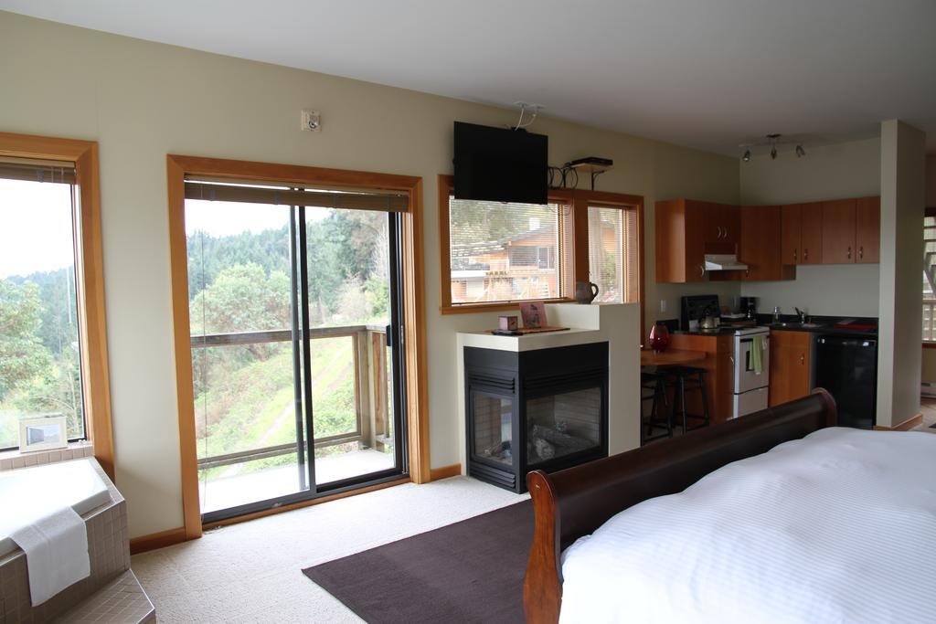 Moon Water Lodge Malahat 외부 사진
