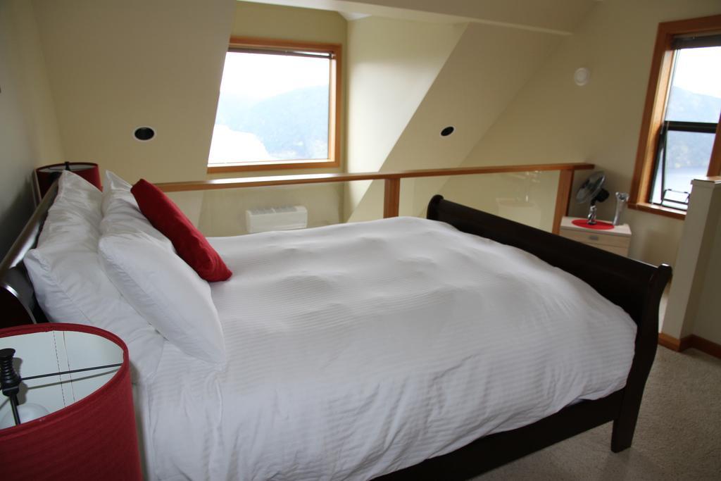 Moon Water Lodge Malahat 외부 사진