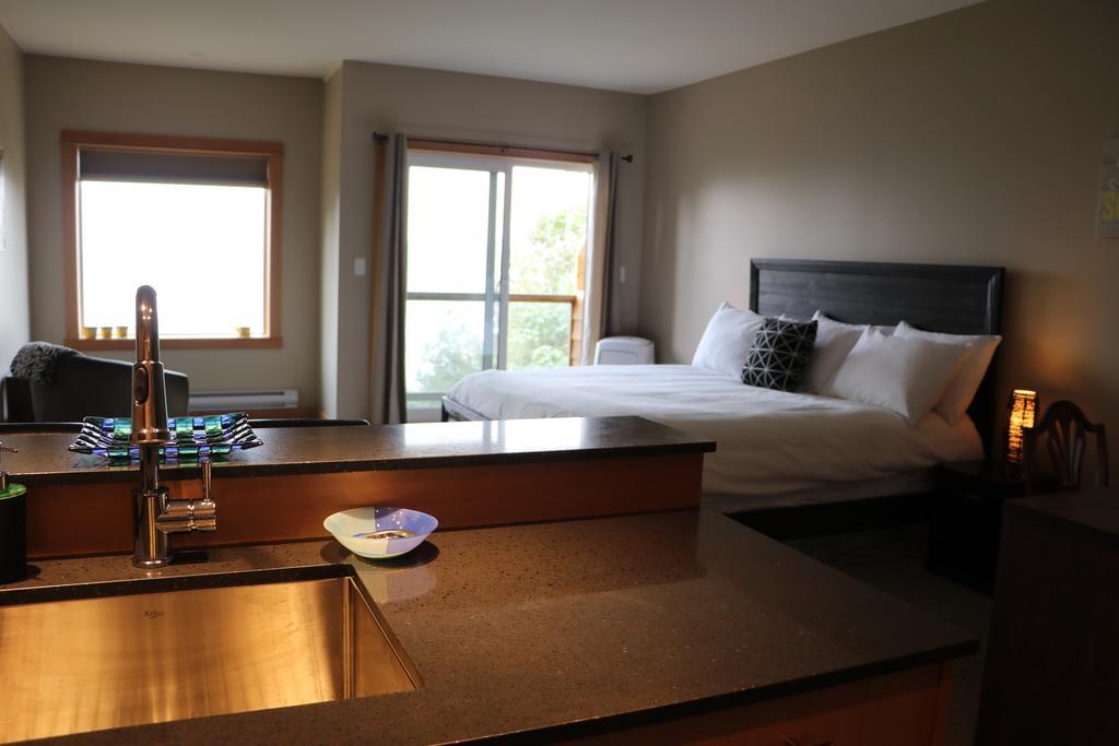 Moon Water Lodge Malahat 외부 사진